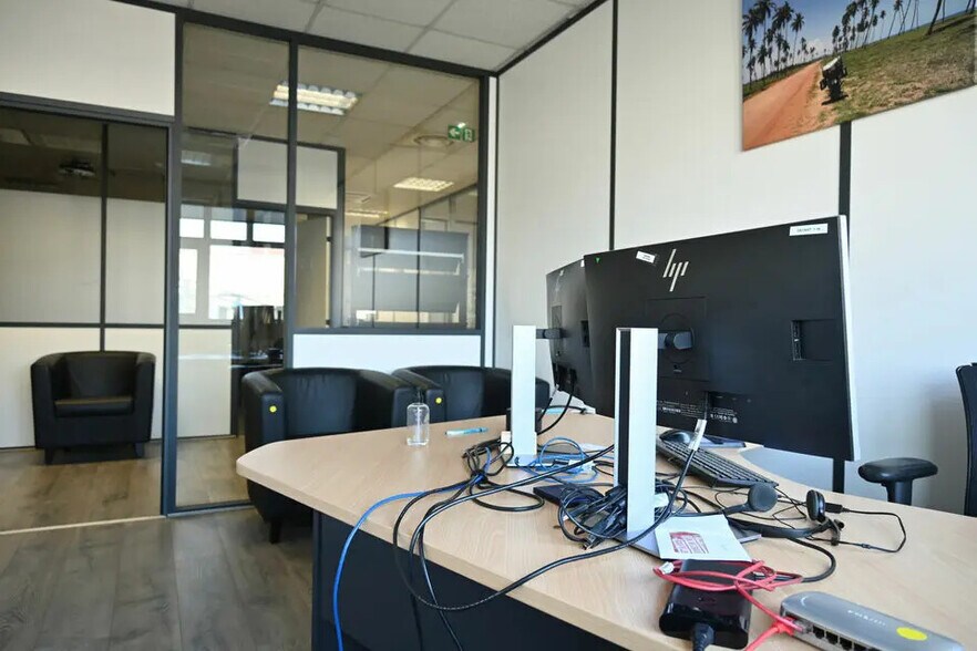 Office in Lyon for lease - Interior Photo - Image 3 of 13