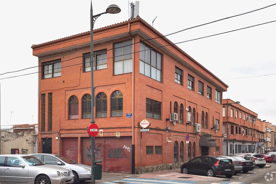 Calle Santo Tomás de Aquino, 20, Parla, Madrid for lease - Primary Photo - Image 1 of 2