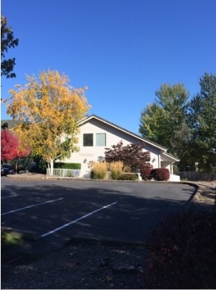 877 NE 7th St, Grants Pass, OR for sale Primary Photo- Image 1 of 1