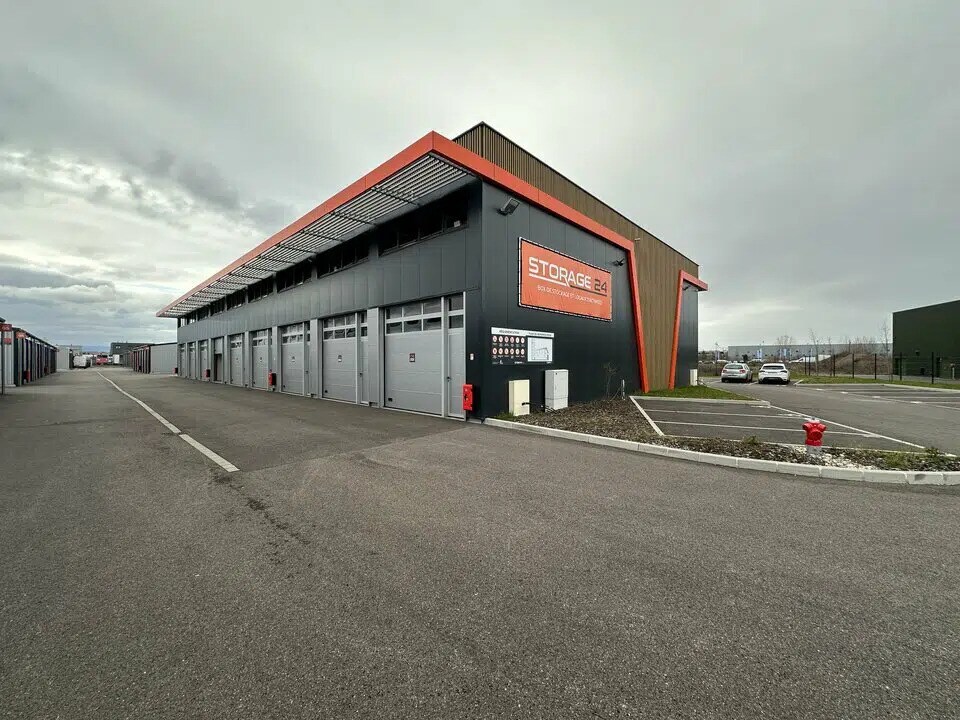 Flex in Entzheim for lease Building Photo- Image 1 of 8