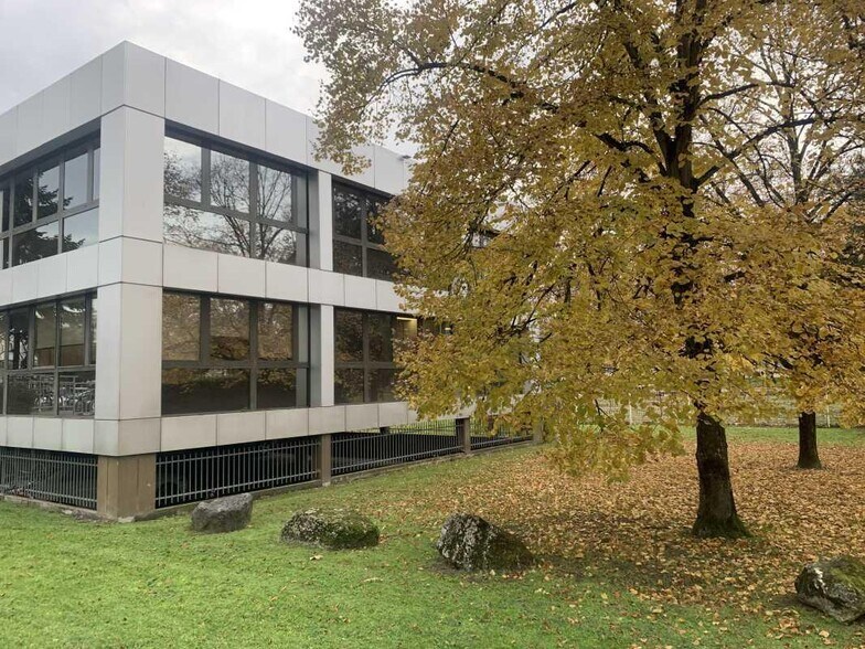 Office in Bordeaux for lease - Building Photo - Image 1 of 6