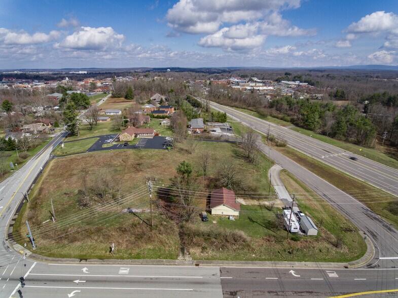 1 Lantana Rd, Crossville, TN 38555