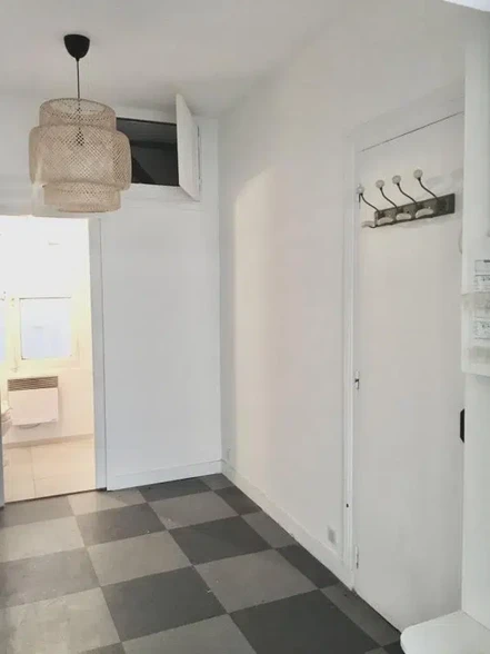 Retail in Paris for lease - Interior Photo - Image 3 of 6