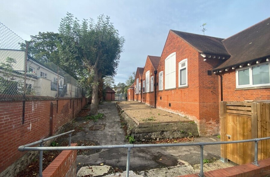 41 Malcolm Rd, Coulsdon, CR5 2DB Health Care for Sale