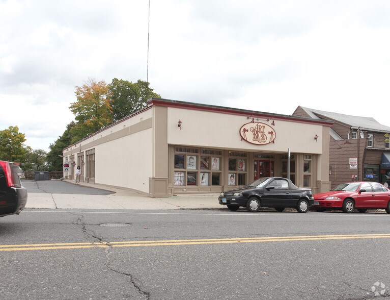 587 Main St, Watertown, CT for sale - Primary Photo - Image 1 of 1