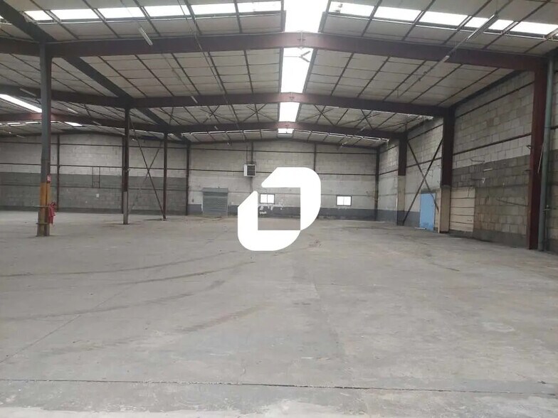 Office in Plaisir for lease - Interior Photo - Image 1 of 11