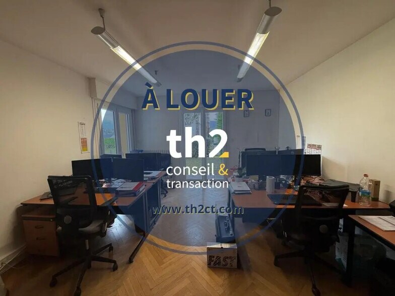 Office in Torigny-les-Villes for lease - Building Photo - Image 2 of 5