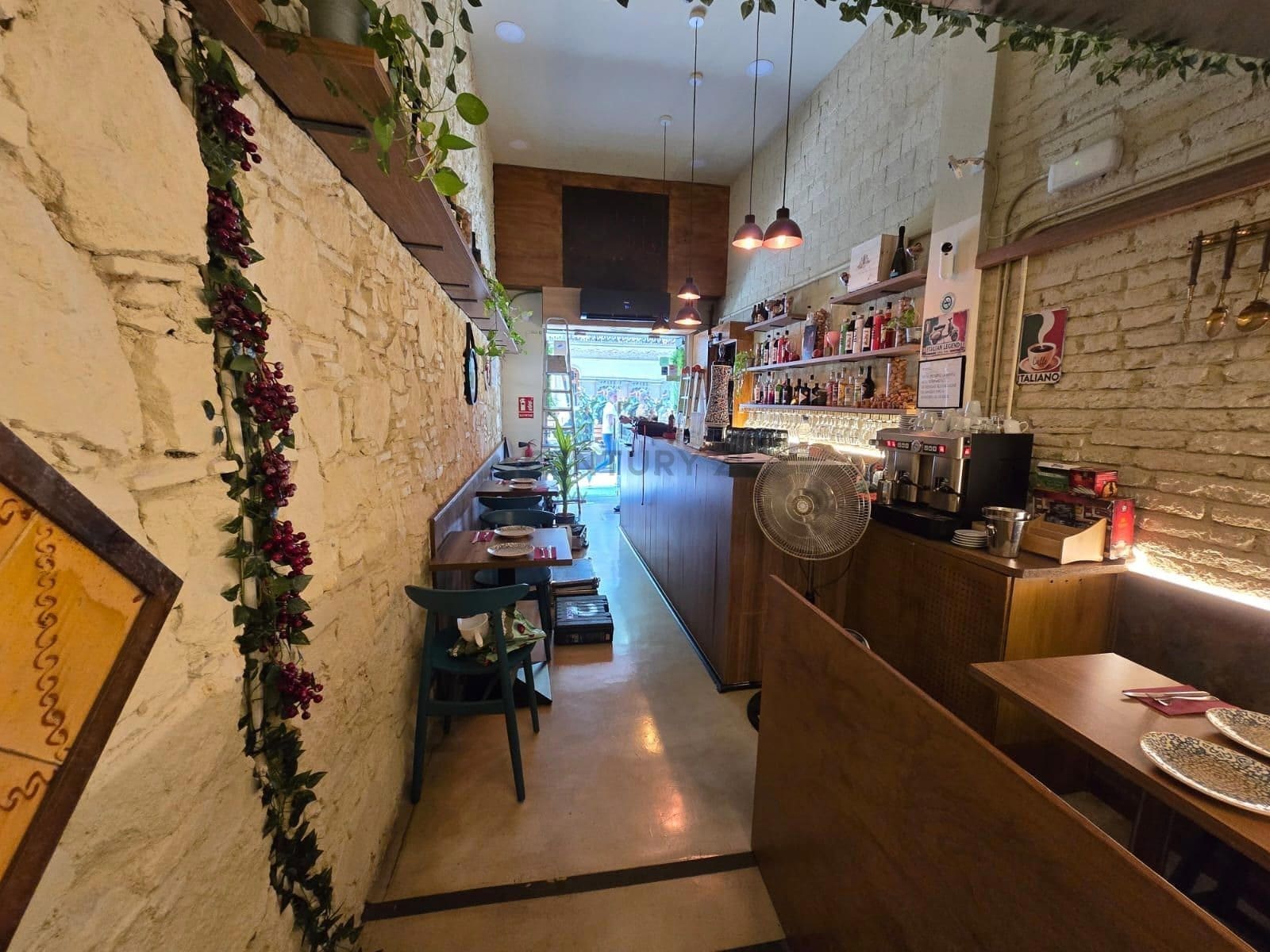 Retail in Barcelona, Barcelona for lease Interior Photo- Image 1 of 8