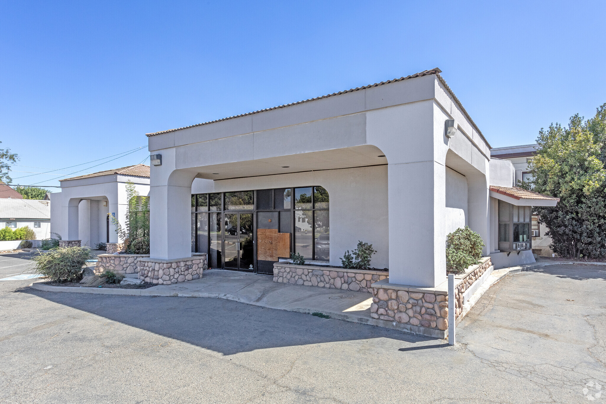 256 N K St, Tulare, CA for lease Building Photo- Image 1 of 10