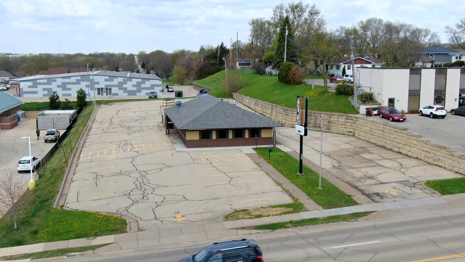 2075 John F Kennedy Rd, Dubuque, IA 52002 Retail for Lease 2075 John F Kennedy Rd, Dubuque, IA 52002 Retail for Lease