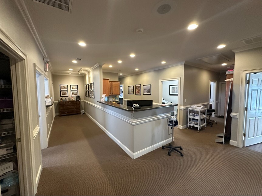 9 Buena Vista Way, Greenville, SC for lease Interior Photo- Image 1 of 9