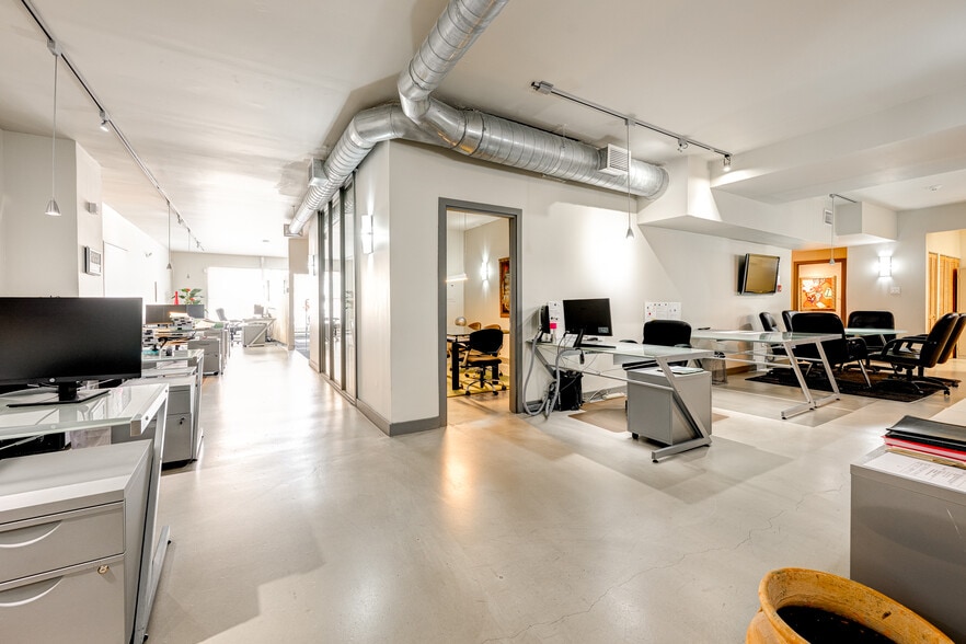 2006 Rue Atateken, Montréal, QC for sale - Building Photo - Image 3 of 4
