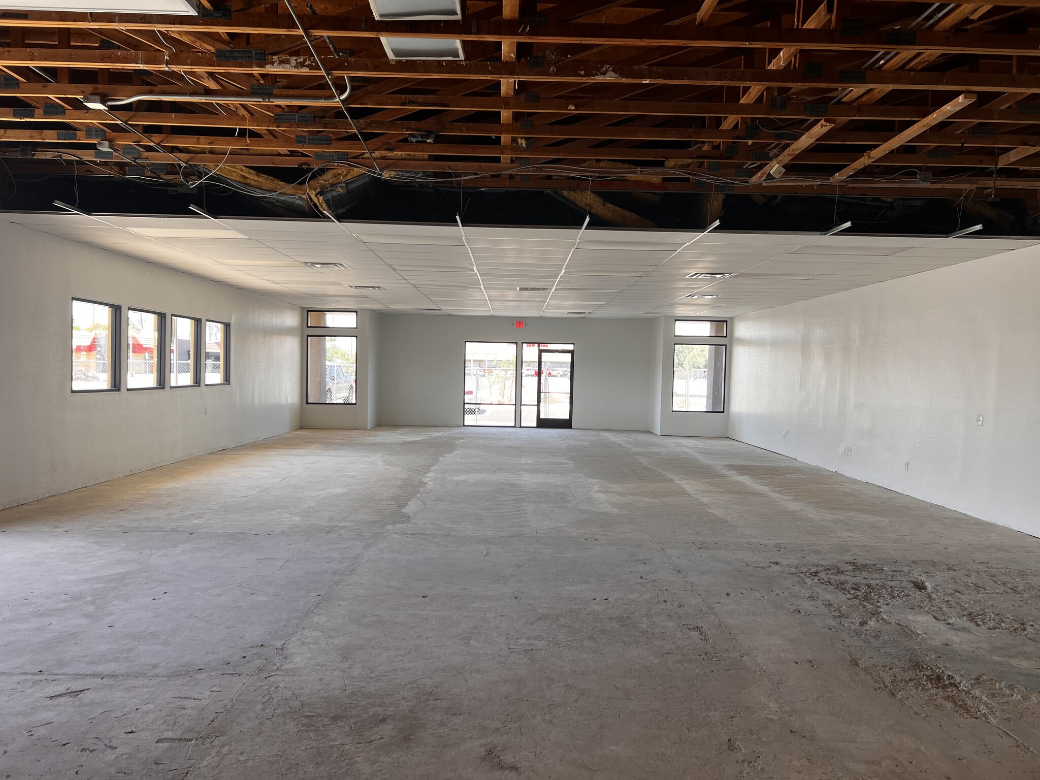 3575 W Northern Ave, Phoenix, AZ for lease Interior Photo- Image 1 of 3