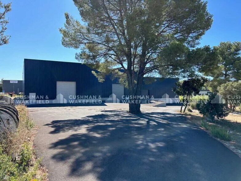 523 Avenue De Berlin, Signes for lease - Building Photo - Image 2 of 10