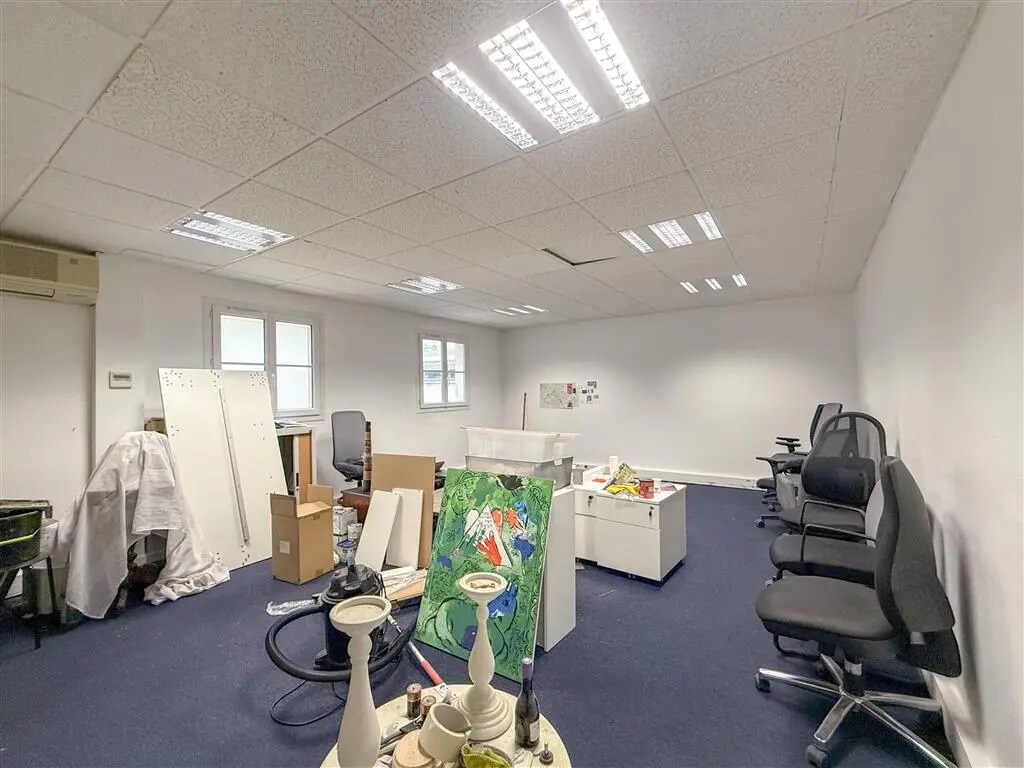 Office in Paris for lease Building Photo- Image 1 of 5