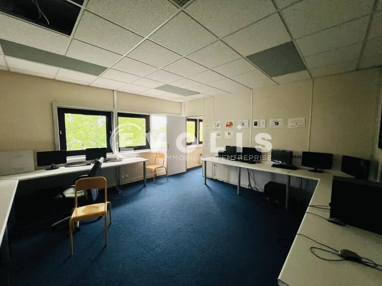 Office in Lognes for lease - Interior Photo - Image 3 of 5