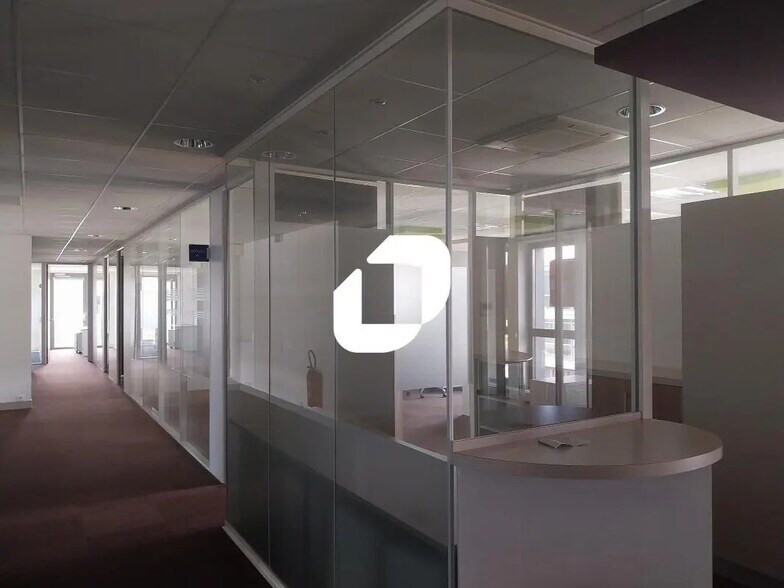 Office in Saint-Herblain for lease - Interior Photo - Image 1 of 12