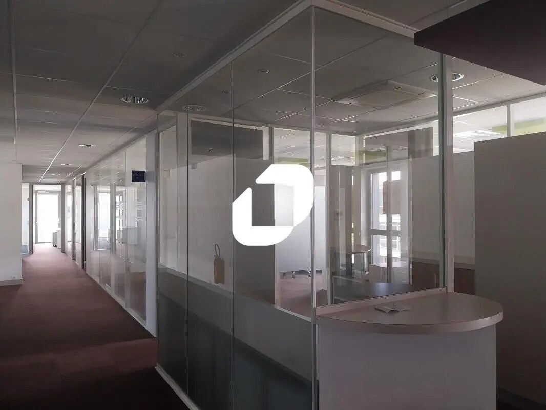 Office in Saint-Herblain for lease Interior Photo- Image 1 of 13