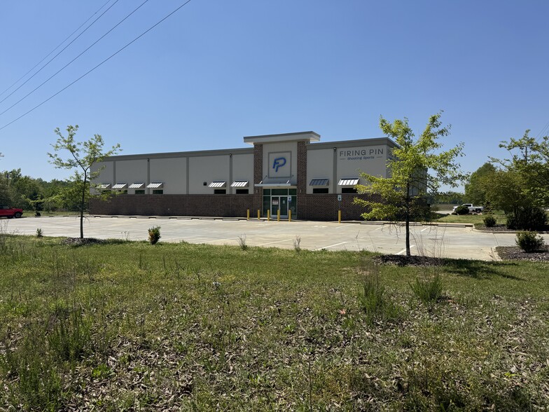 2195 1st Ave, Opelika, AL for sale - Primary Photo - Image 1 of 17