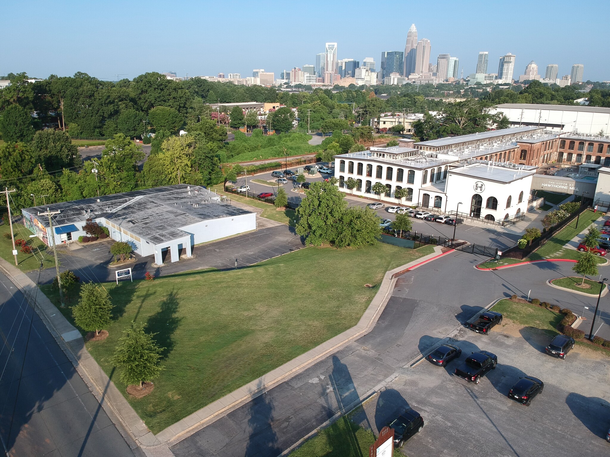 1041 Hawthorne Ln, Charlotte, NC for lease Building Photo- Image 1 of 4