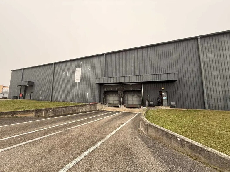 Flex in Saint-André-de-Corcy for lease - Building Photo - Image 2 of 10