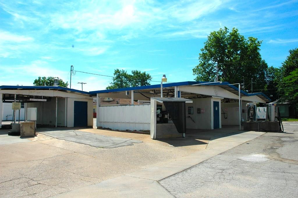 Retail in Parsons, KS for sale Building Photo- Image 1 of 1
