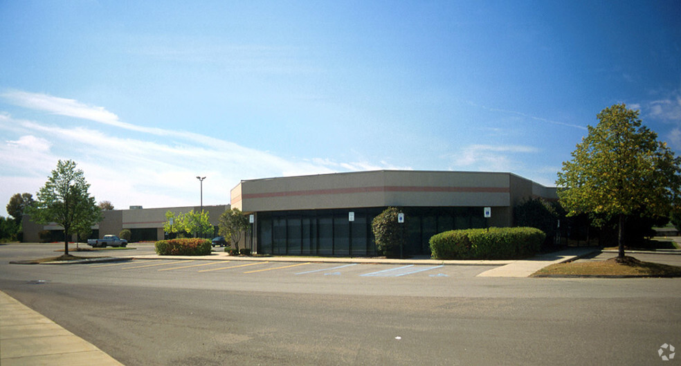 38855 Hills Tech Dr, Farmington Hills, MI for lease - Building Photo - Image 3 of 10