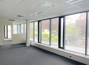 Rue Jean Mermoz, Maisons-Laffitte for lease Interior Photo- Image 2 of 16