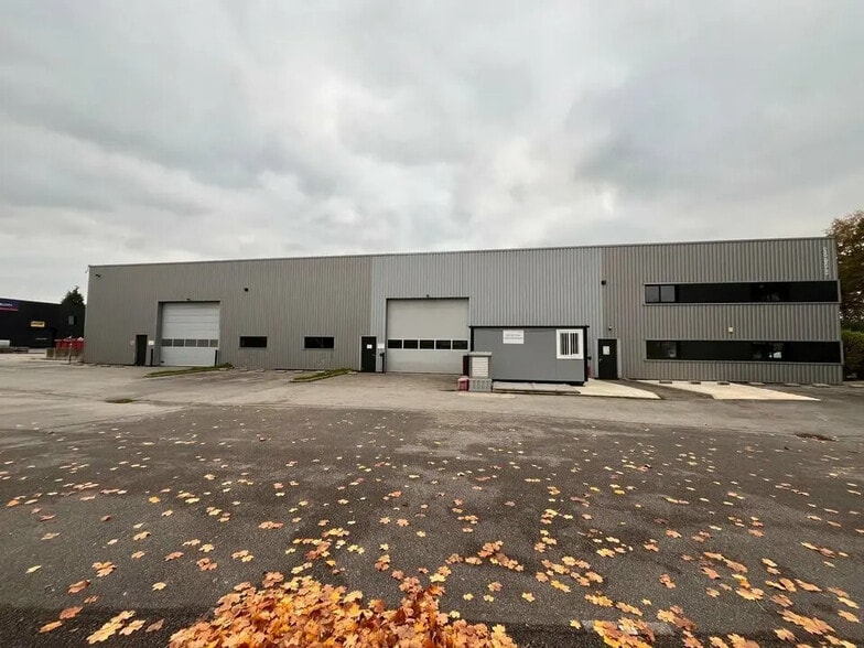 Flex in Plescop for lease - Building Photo - Image 3 of 4