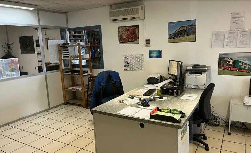 Flex in Genas for lease - Interior Photo - Image 3 of 5