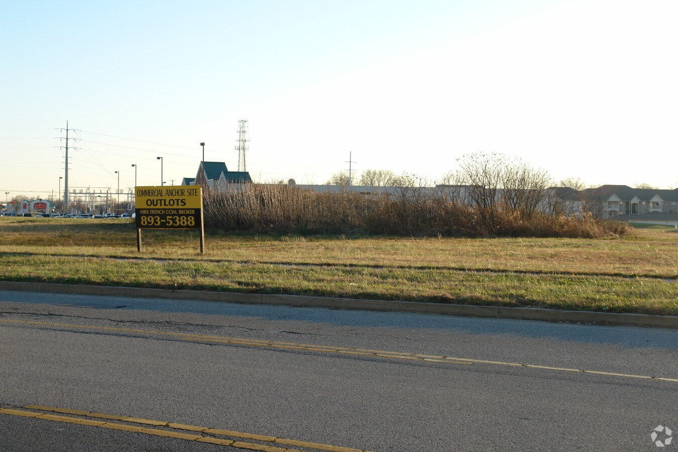 5015 Mud Ln, Louisville, KY 40229