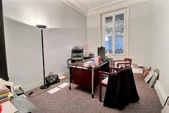 Office in Paris for lease Interior Photo- Image 2 of 6
