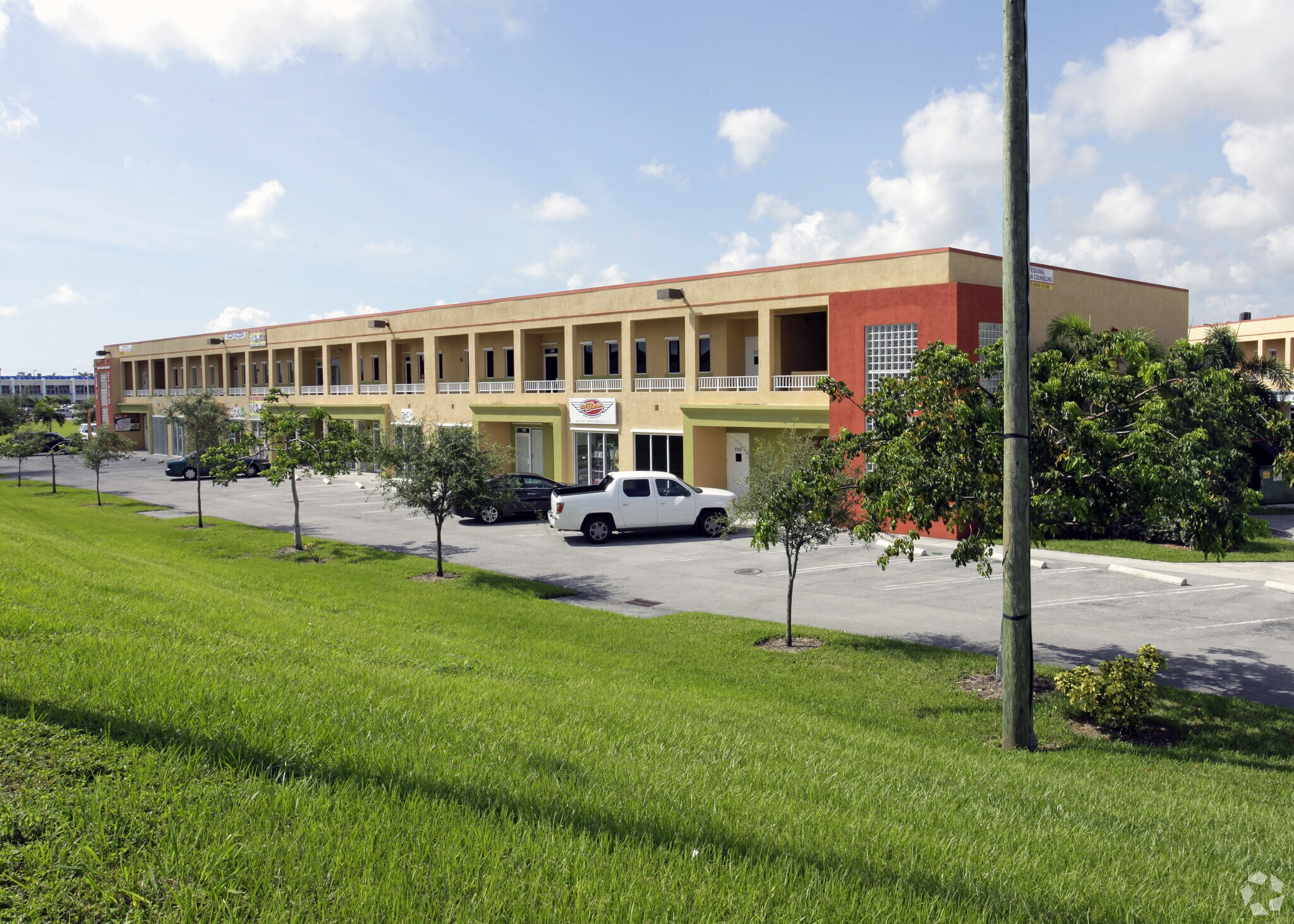 10675 SW 190th St, Miami, FL for lease Building Photo- Image 1 of 8