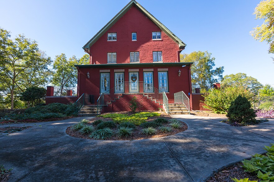 130 W 15th St, Anniston, AL for sale - Primary Photo - Image 1 of 1