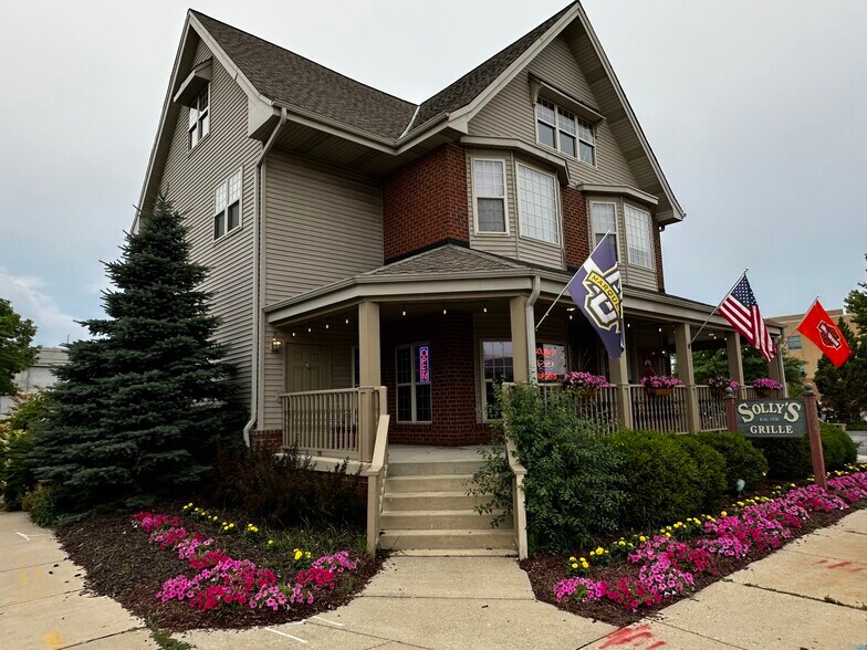 4629 N Port Washington Rd, Milwaukee, WI for sale - Building Photo - Image 2 of 31