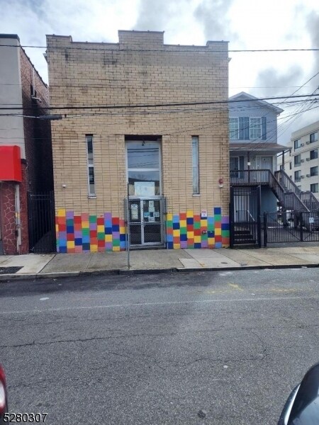 61 Albert M Tyler Pl, Paterson, NJ for sale Primary Photo- Image 1 of 1