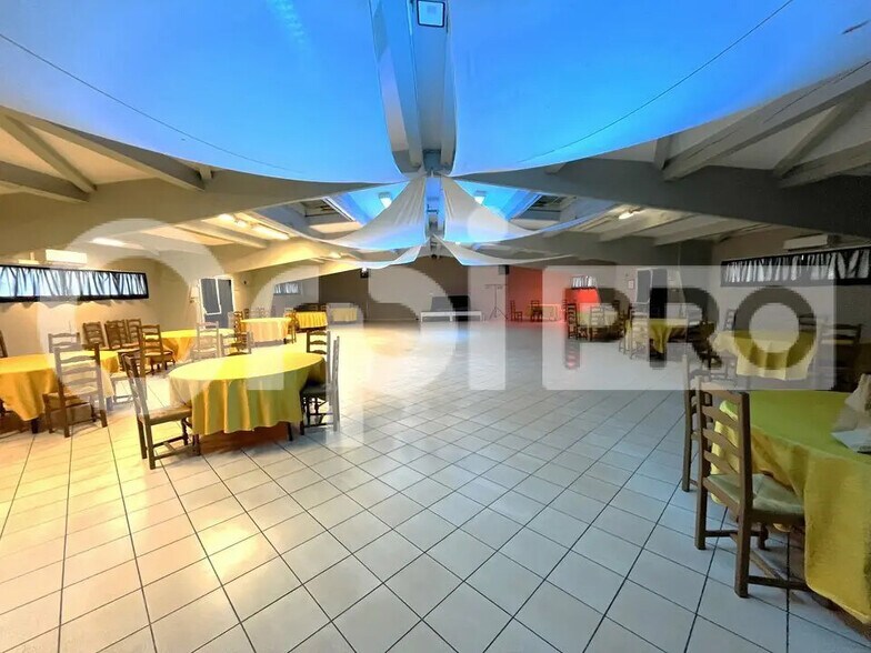 Flex in Istres for sale - Building Photo - Image 2 of 4