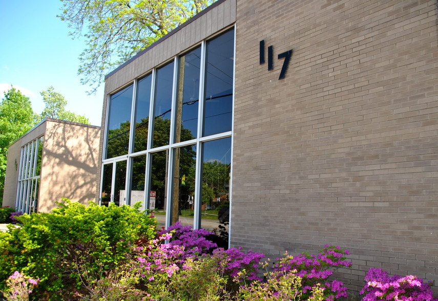 117 E Palatine Rd, Palatine, IL for lease - Building Photo - Image 1 of 1