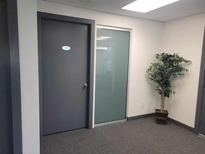 1715 Dickson Av, Kelowna, BC for lease Interior Photo- Image 1 of 4