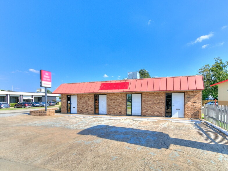 6700 S Western Ave, Oklahoma City, OK for sale - Building Photo - Image 2 of 32