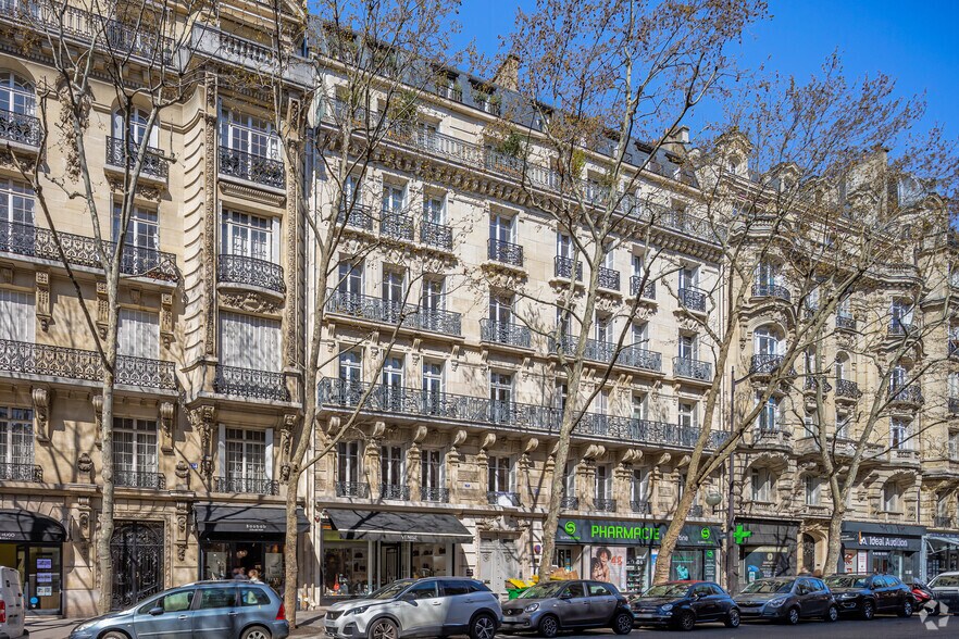 Retail in Paris for lease - Building Photo - Image 2 of 2