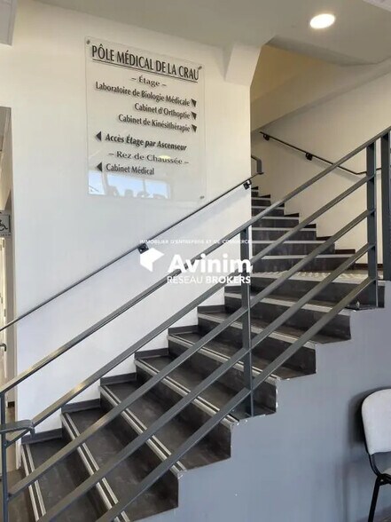 Flex in Istres for lease - Interior Photo - Image 2 of 3