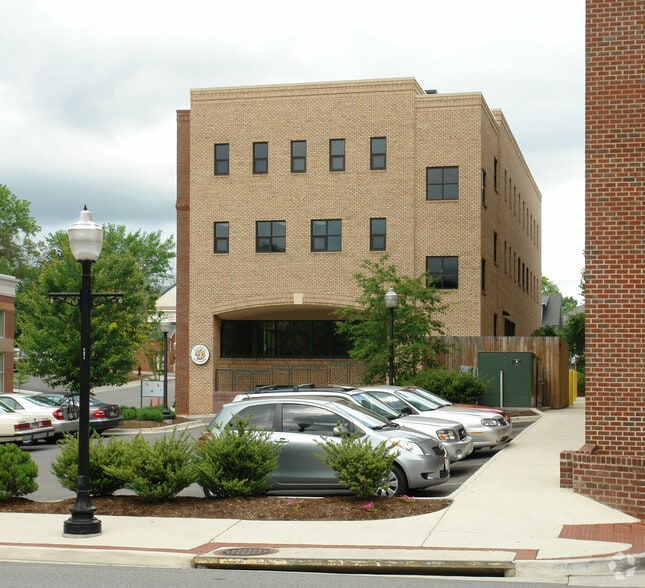 202 S Main St, Blacksburg, VA for lease - Building Photo - Image 2 of 14