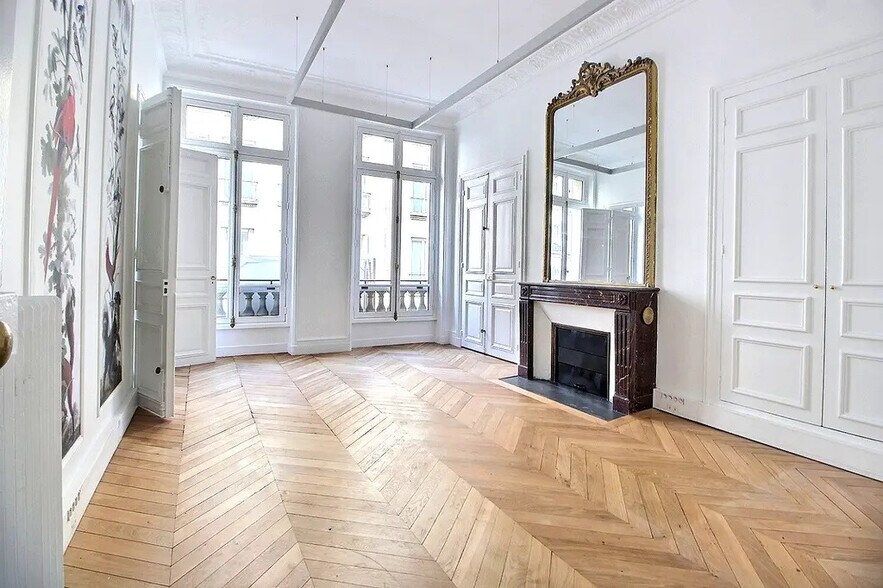 Office in Paris for lease - Interior Photo - Image 2 of 9