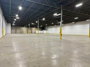 918 113th St, Arlington, TX for lease Interior Photo- Image 1 of 6