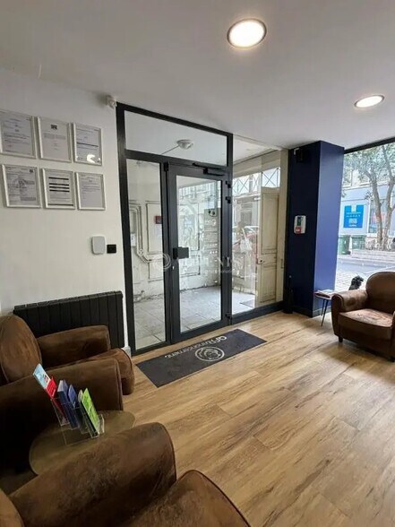 Office in Orléans for lease - Building Photo - Image 2 of 11