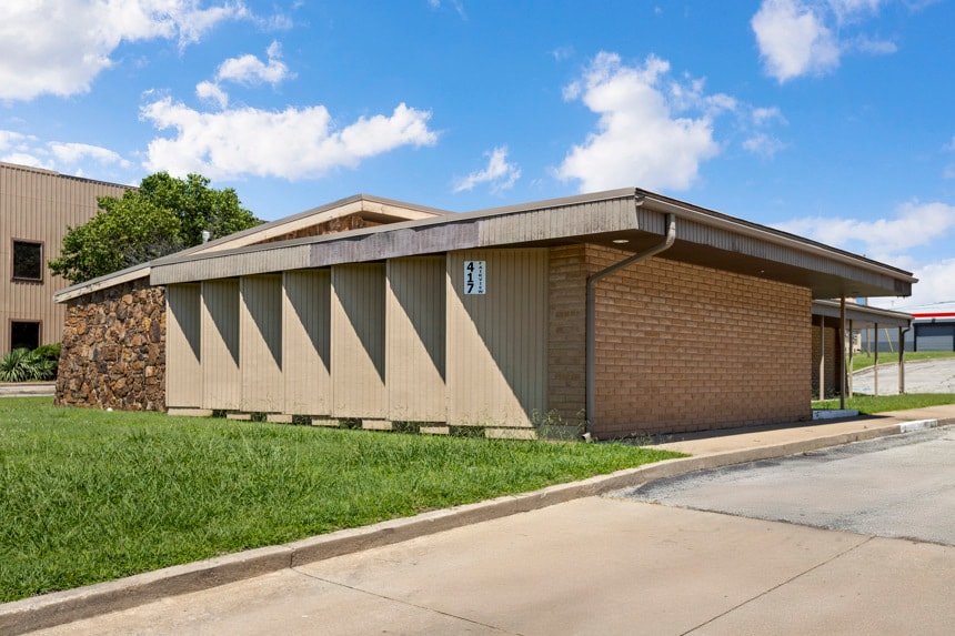 417 Fairview Ave, Ponca City, OK for sale - Building Photo - Image 1 of 34