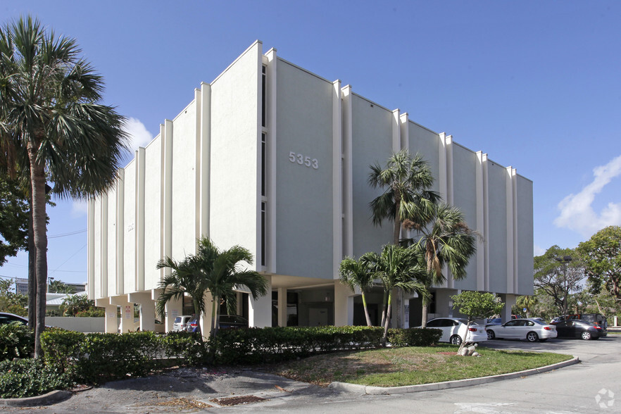 5353 N Federal Hwy, Fort Lauderdale, FL for lease - Primary Photo - Image 1 of 22