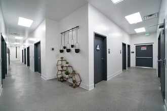 1100 E 14th Pl, Los Angeles, CA for sale Interior Photo- Image 2 of 7