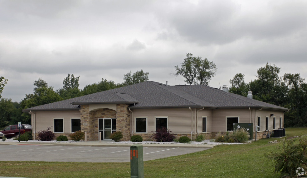 1051 Transport Dr, Valparaiso, IN for lease - Building Photo - Image 2 of 36